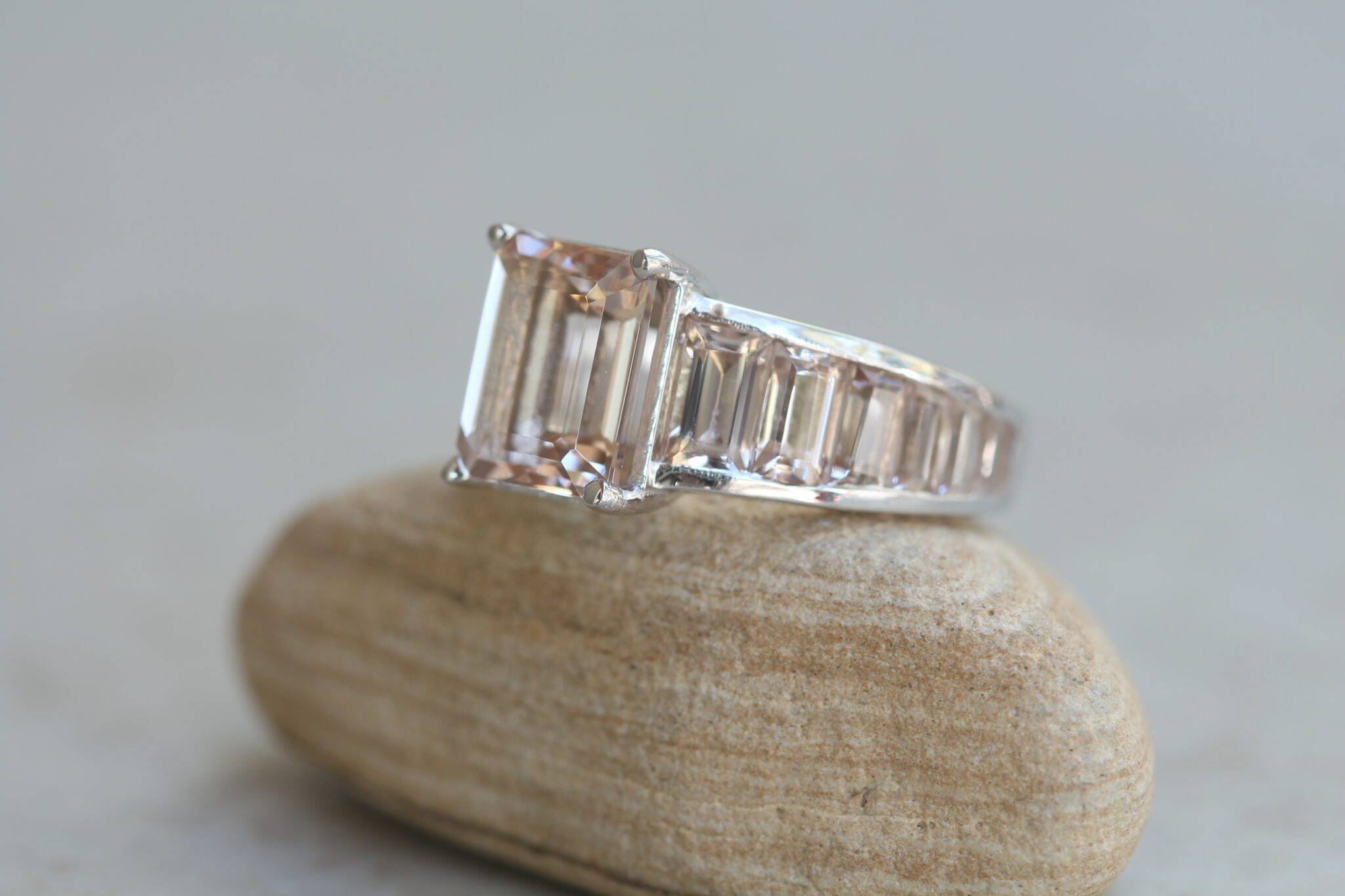 Custom emerald cut and tapered baguette ring - Image 3