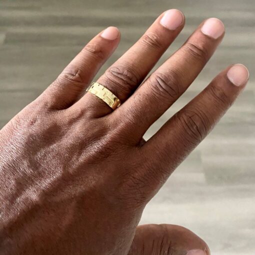 Comfortable Geometric Design Shiny Finish Mans Band Yellow Gold LS5100
