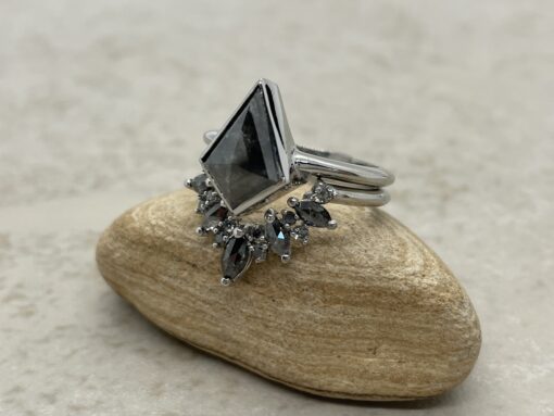 Custom Kit-Cut Salt and Pepper Diamond bridal set in platinum - Image 3
