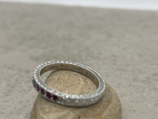 Custom genuine ruby mother's band in platinum with custom engraving - Image 4