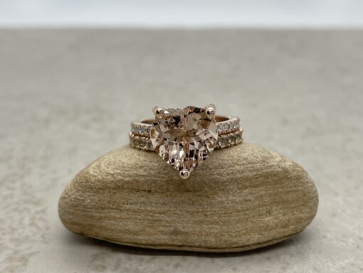 Custom heart shaped beverly collection ring with morganite band - Image 2