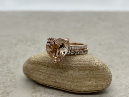 Custom heart shaped beverly collection ring with morganite band - Image 3