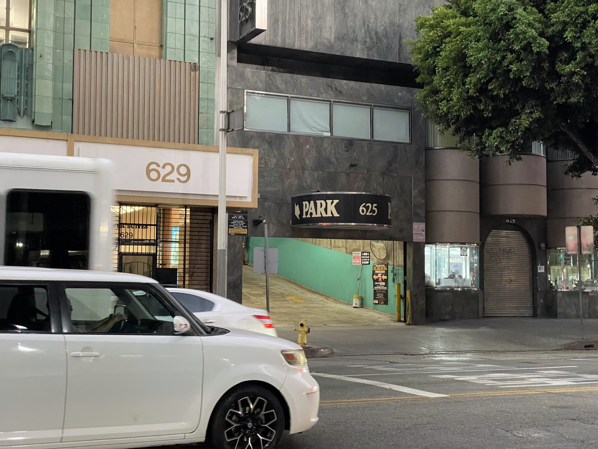 625 S Hill St Los Angeles Parking for Laurie Sarah Designs