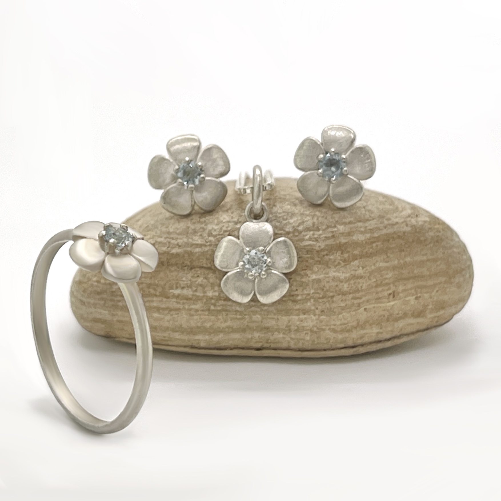 Free Aquamarine Flower Jewelry from Laurie Sarah