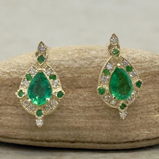 Custom Pear Shaped Diamond and Emerald Bridal Set & Earrings - Image 2