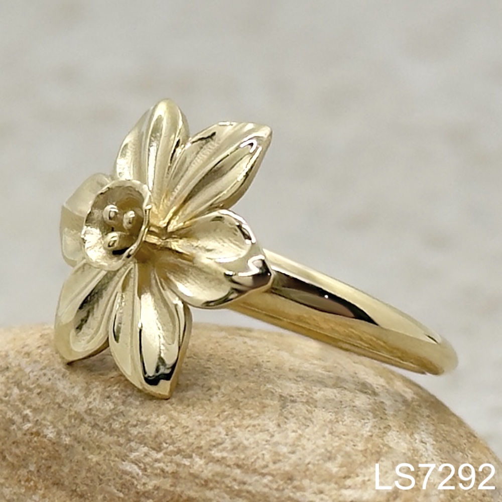 Laurie Sarah Custom Design Yellow Gold Daffodil Flower Ring LS7292