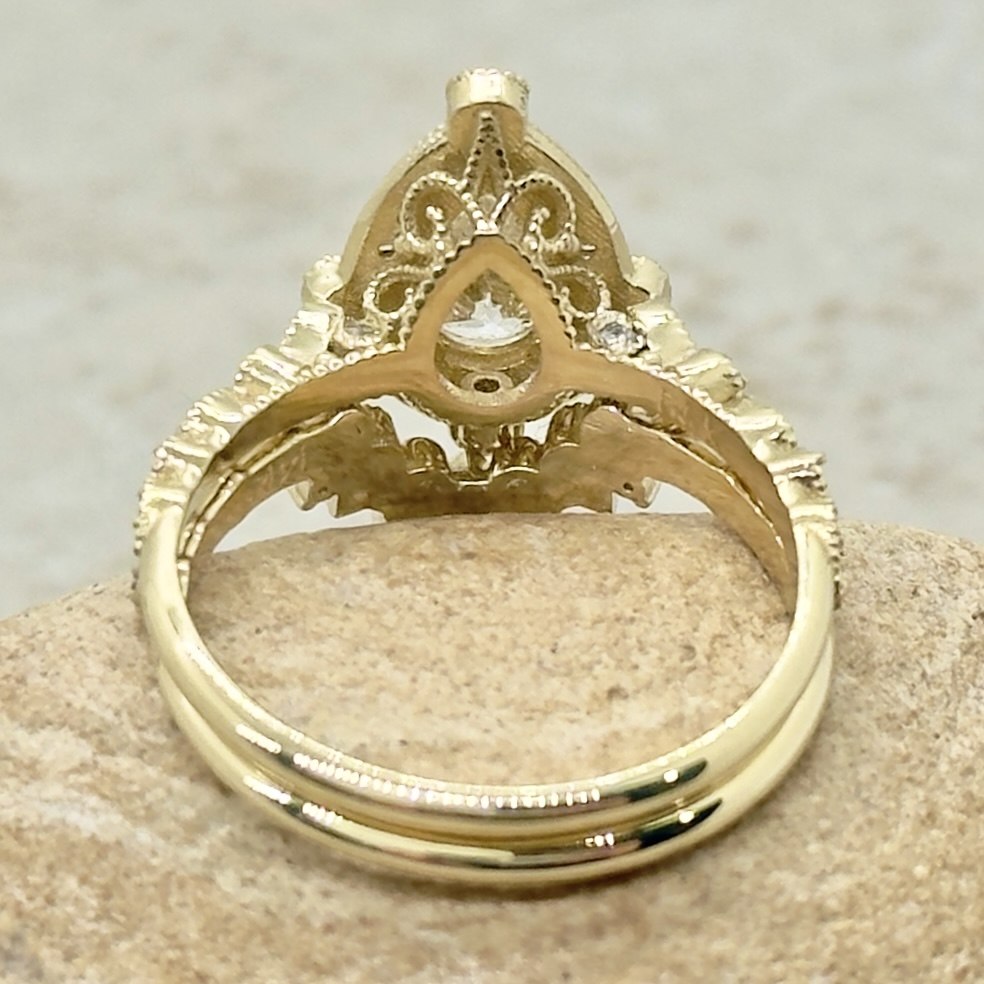 IGI Certified Pear Diamond Ring Set Filigree Design Yellow Gold LS7300