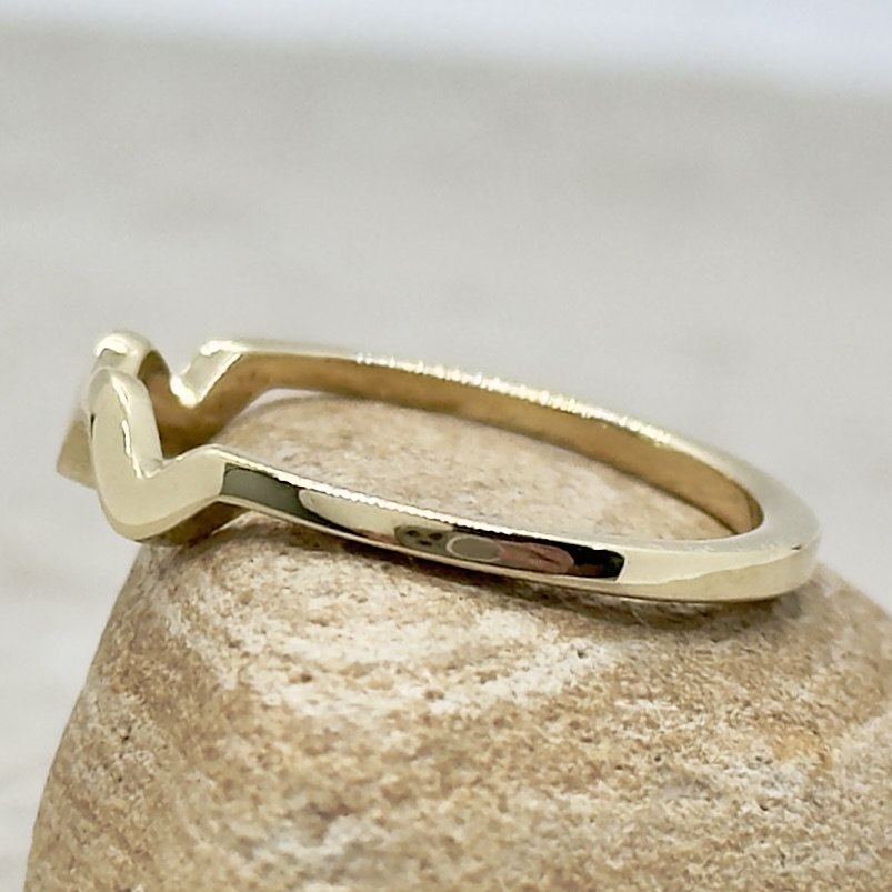 Custom 14k Yellow Gold Zig-Zag Ring - Image 4